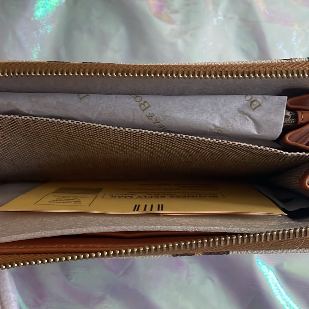 Dooney&Bourke Tote and wallet set - Picture 7 of 7
